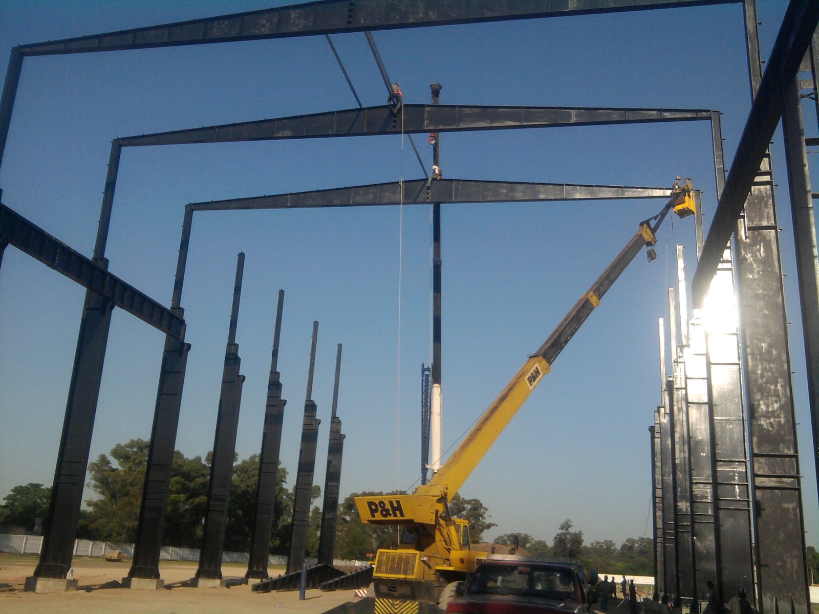 Galpón y depósito industrial en estructura metálica
